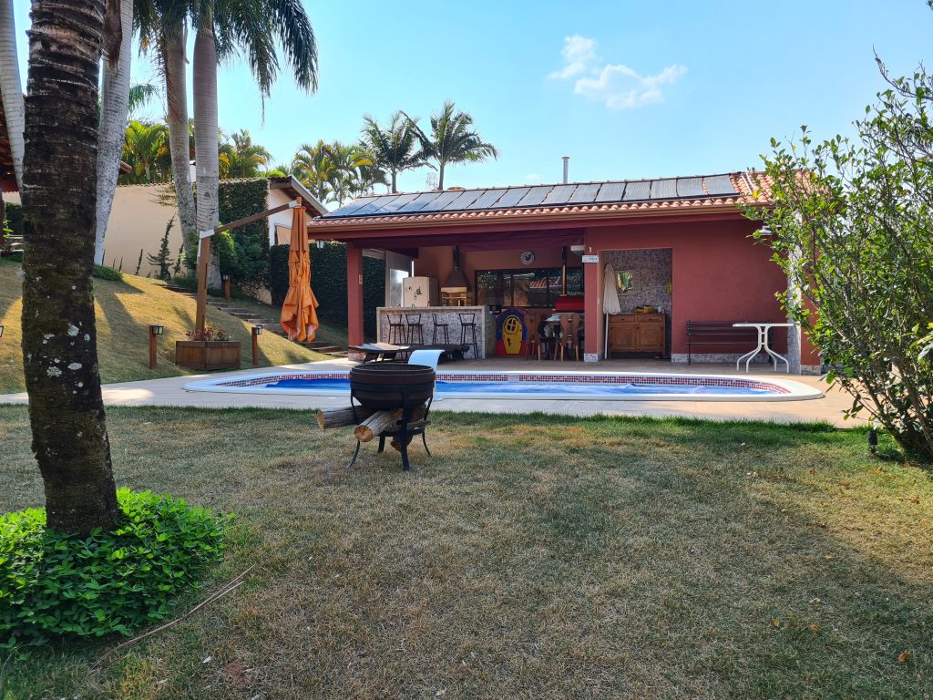 Linda casa  totalmente conservada e  reformada