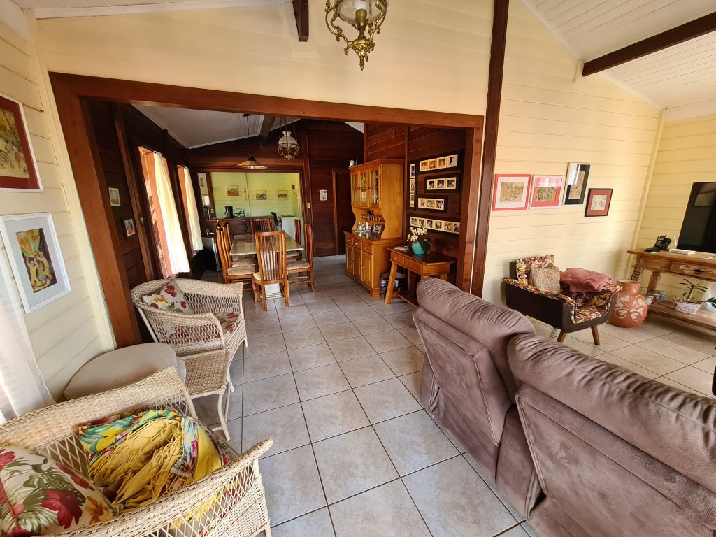 Linda casa  totalmente conservada e  reformada