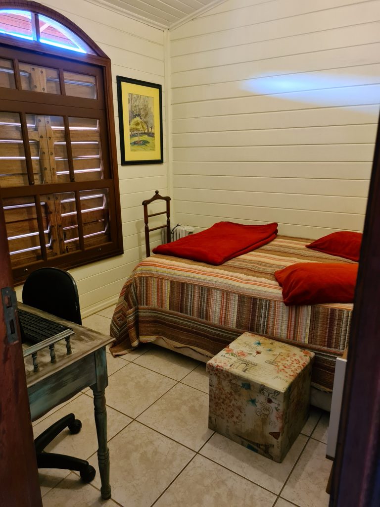 Linda casa  totalmente conservada e  reformada