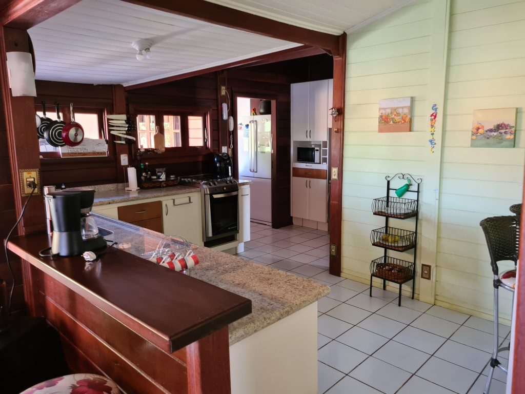 Linda casa  totalmente conservada e  reformada