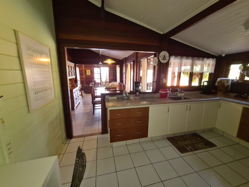Linda casa  totalmente conservada e  reformada