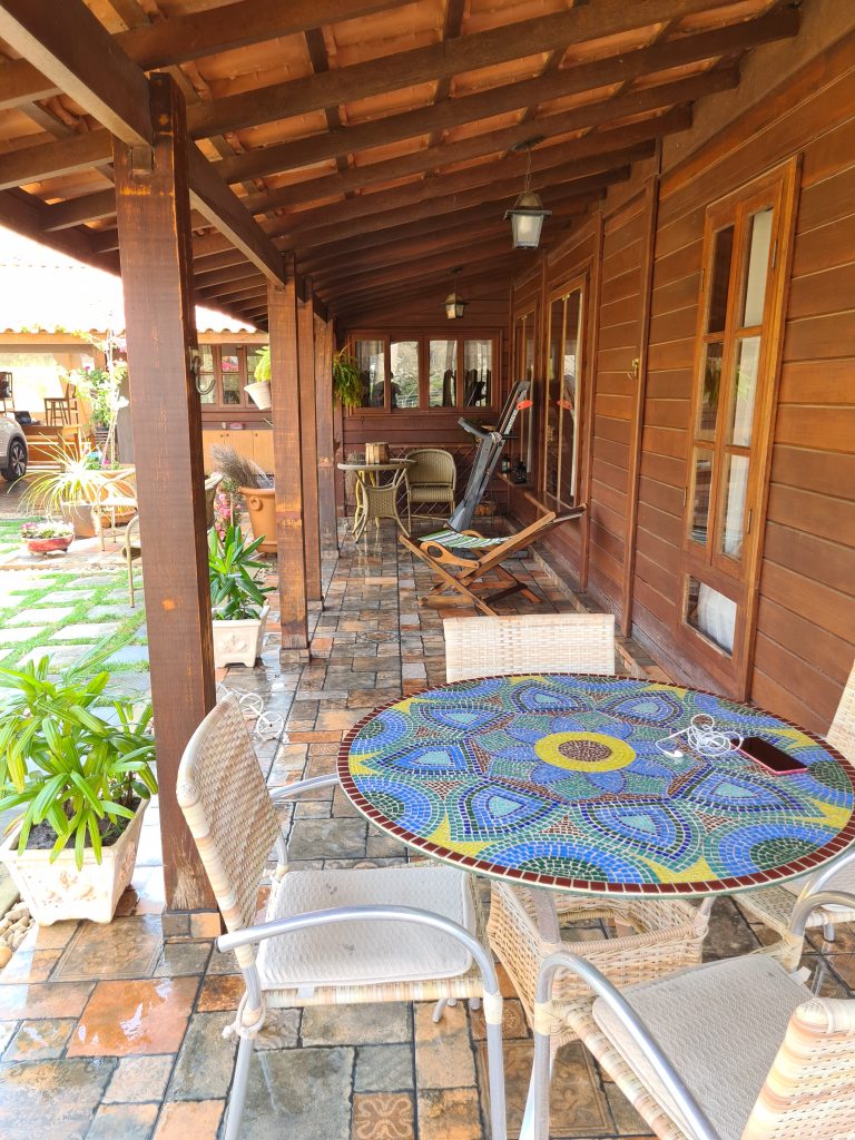 Linda casa  totalmente conservada e  reformada