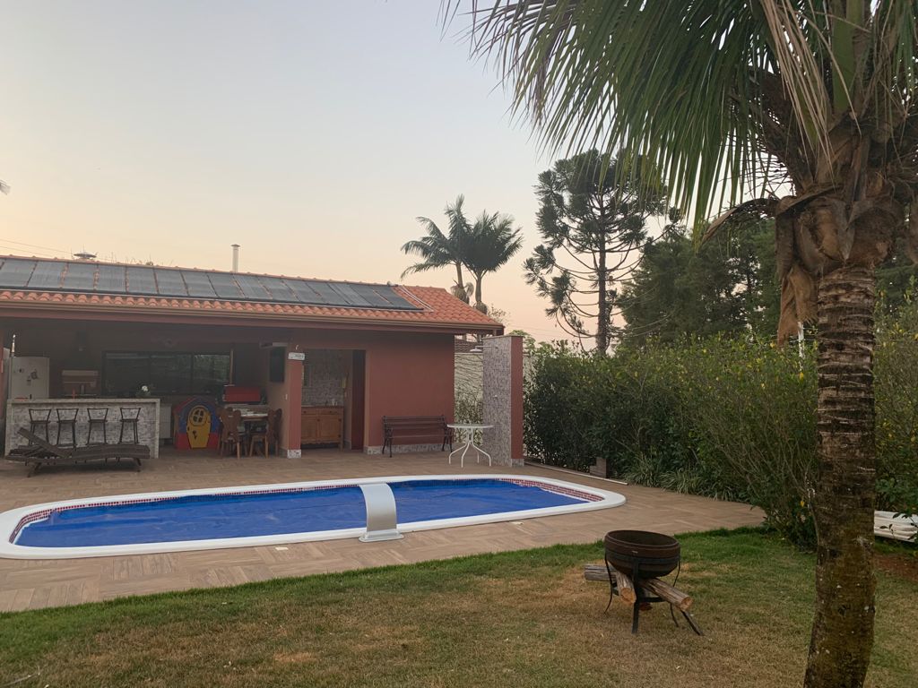 Linda casa  totalmente conservada e  reformada