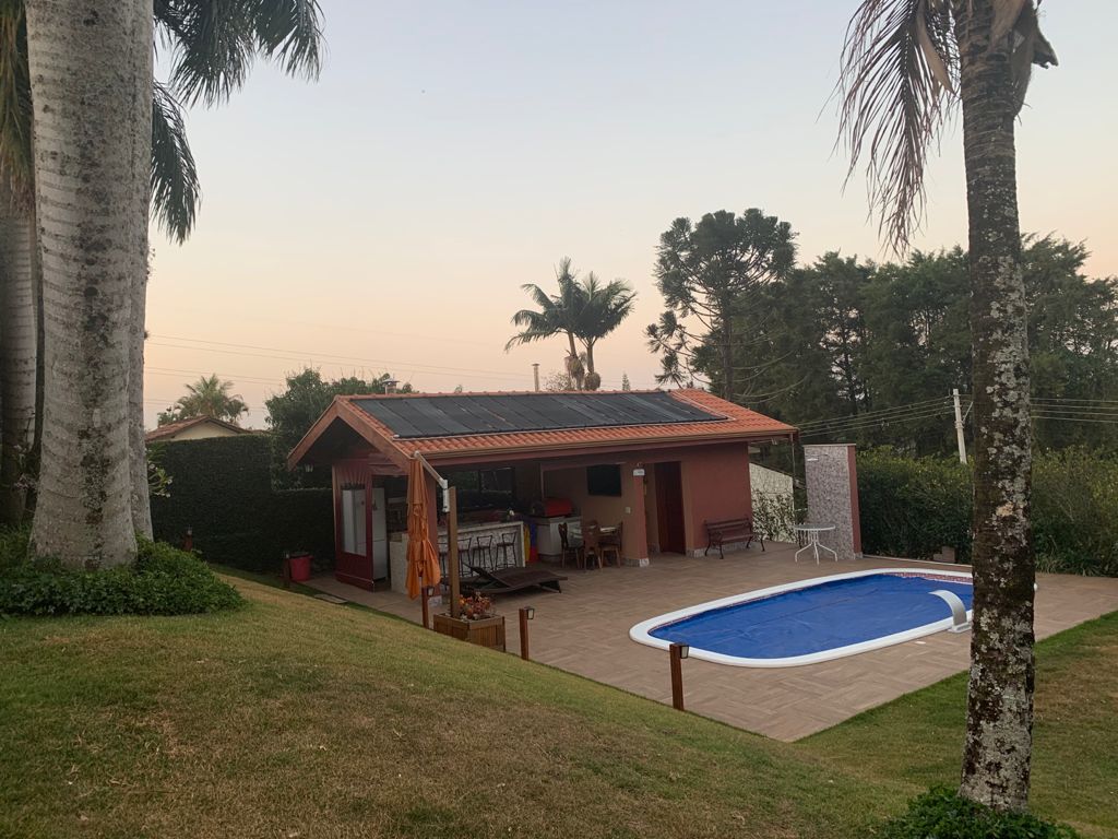 Linda casa  totalmente conservada e  reformada