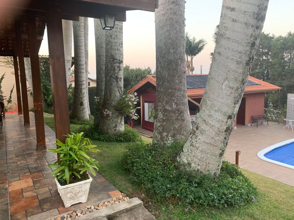 Linda casa  totalmente conservada e  reformada