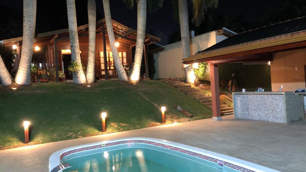 Linda casa  totalmente conservada e  reformada