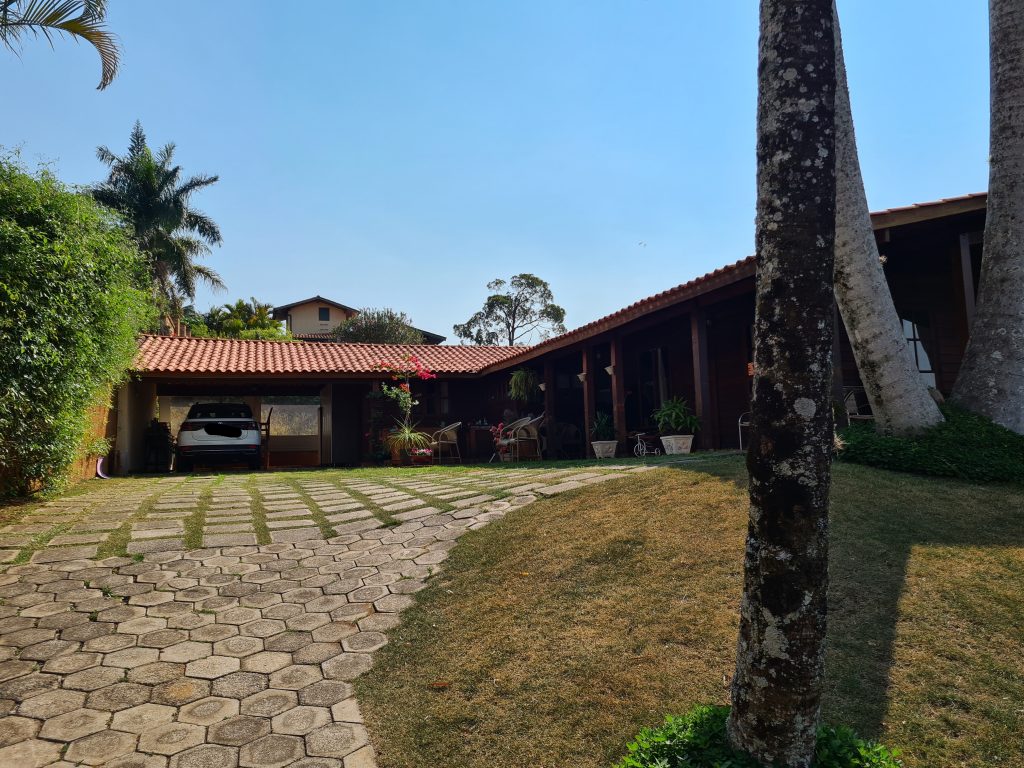 Linda casa  totalmente conservada e  reformada