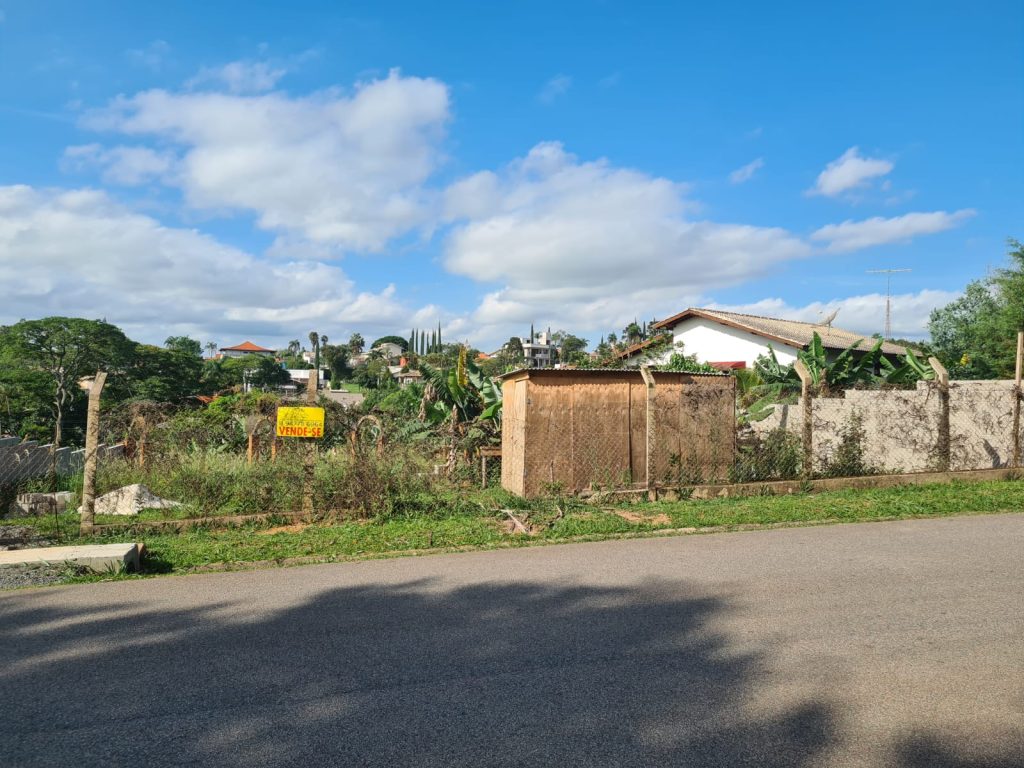 ESTUDA  PERMUTA  /TERRENO  COM BENFEITORIAS PARQUE DA FAZENDA