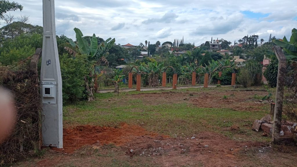 ESTUDA  PERMUTA  /TERRENO  COM BENFEITORIAS PARQUE DA FAZENDA